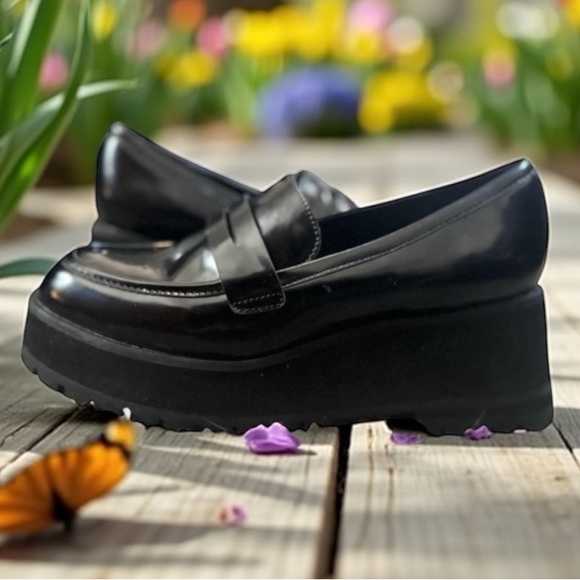 ***SOLD*** NWOB - Black Platform Loafers - Women’s Size 8 - Picture 3 of 6